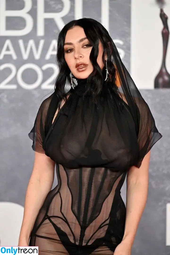 Charli XCX nude photo #2977 (charli_xcx / charlignarly)