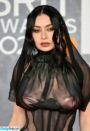 Charli XCX / charli_xcx / charlignarly nude photo #3008