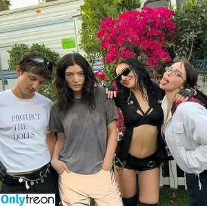 Charli XCX / charli_xcx / charlignarly nude photo #3100