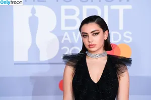 Charli XCX / charli_xcx / charlignarly nude photo #3101