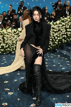 Charli XCX / charli_xcx / charlignarly nude photo #3162