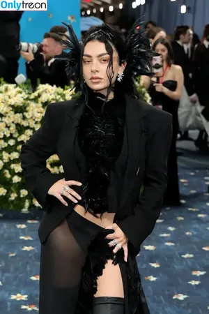 Charli XCX / charli_xcx / charlignarly nude photo #3164