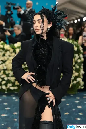 Charli XCX / charli_xcx / charlignarly nude photo #3166