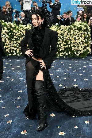 Charli XCX / charli_xcx / charlignarly nude photo #3189