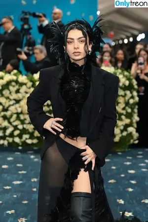 Charli XCX / charli_xcx / charlignarly nude photo #3197