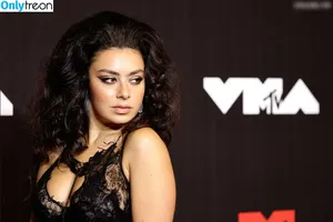 Charli XCX / charli_xcx / charlignarly nude photo #3210