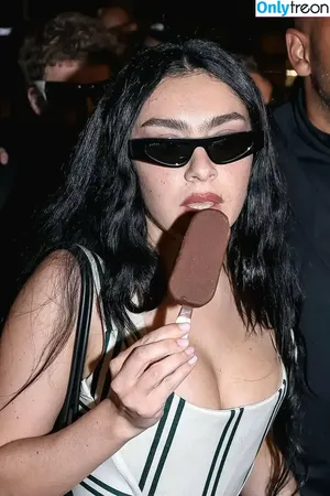 Charli XCX / charli_xcx / charlignarly фото голая #3269