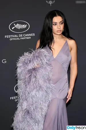 Charli XCX / charli_xcx / charlignarly фото голая #3380