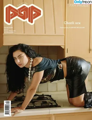 Charli XCX / charli_xcx / charlignarly nude photo #3513