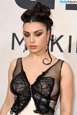 Charli XCX / charli_xcx / charlignarly nude photo #3533