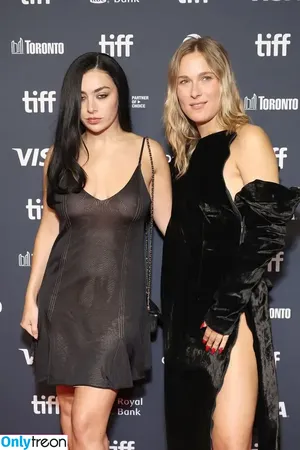 Charli XCX / charli_xcx / charlignarly nude photo #3542