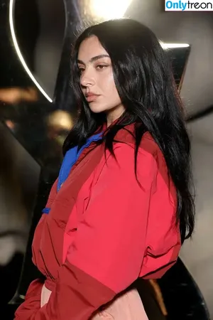 Charli XCX / charli_xcx / charlignarly nude photo #3593