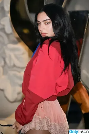 Charli XCX / charli_xcx / charlignarly nude photo #3629
