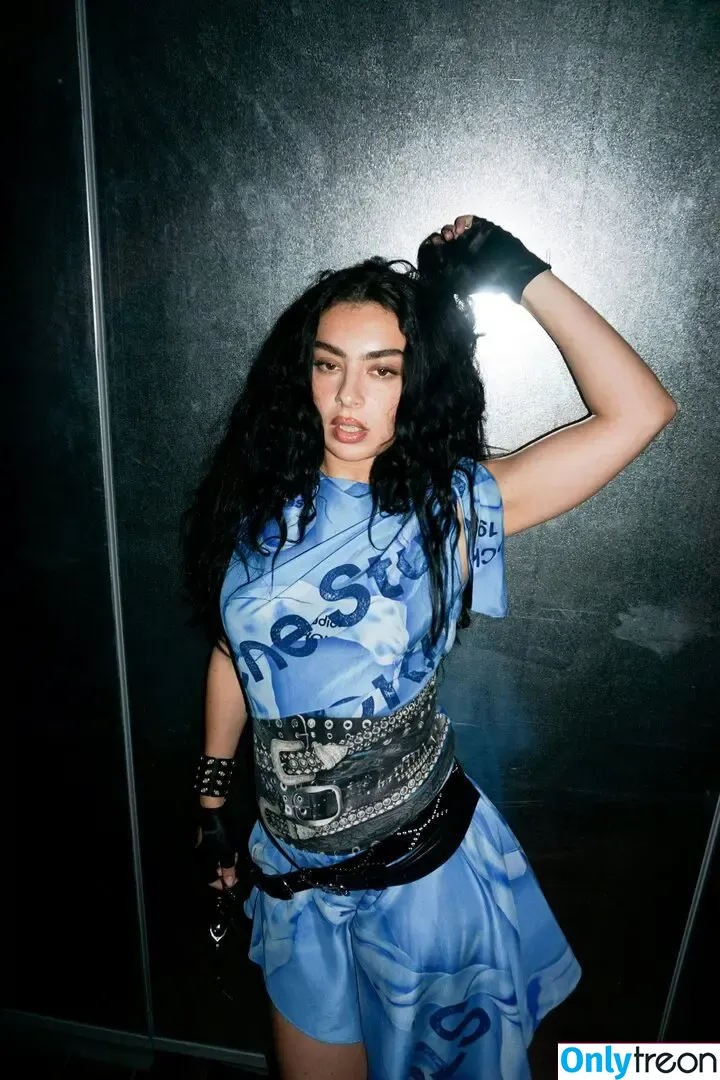 Charli XCX голая photo #3053 (charli_xcx / charlignarly)