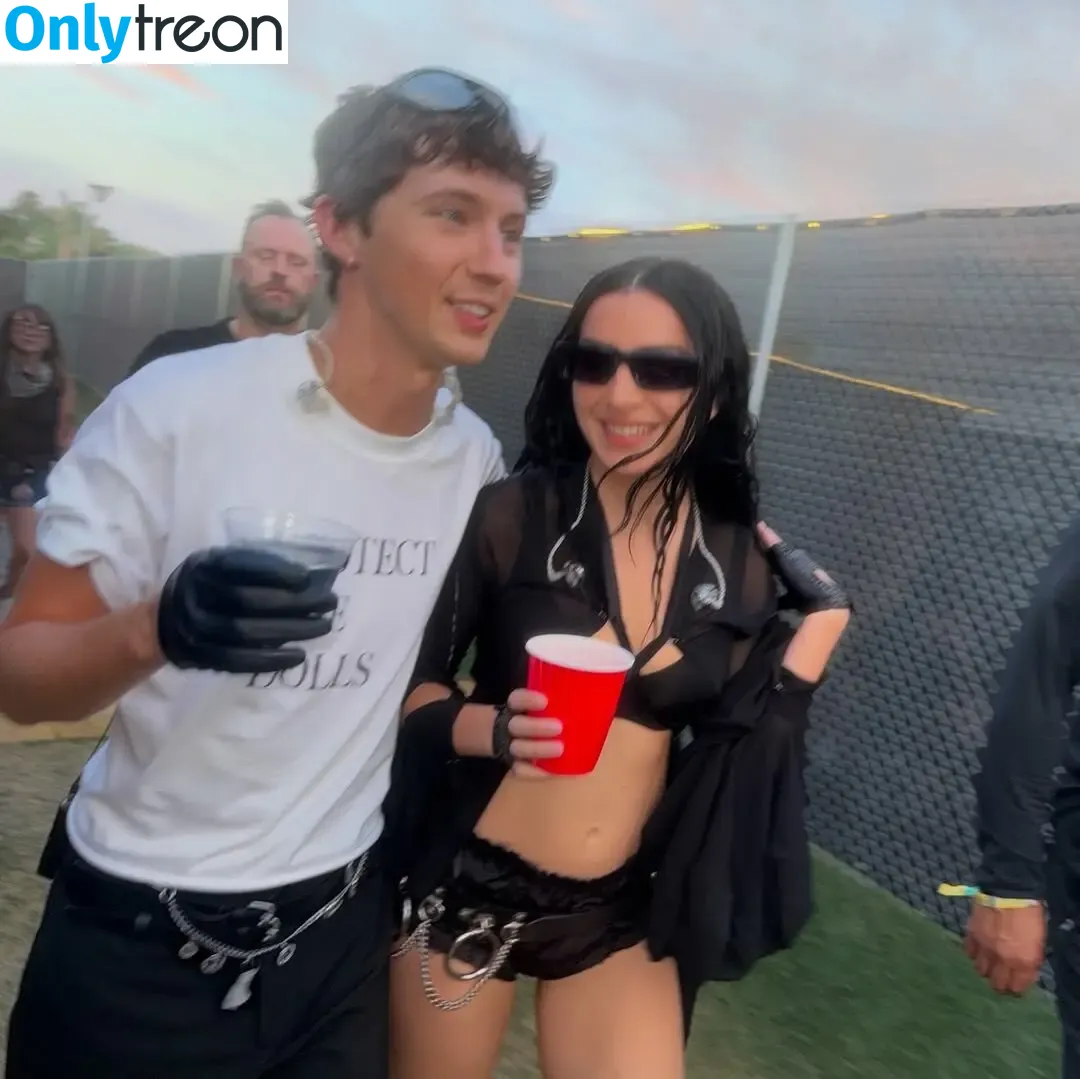 Charli XCX nude photo #3093 (charli_xcx / charlignarly)