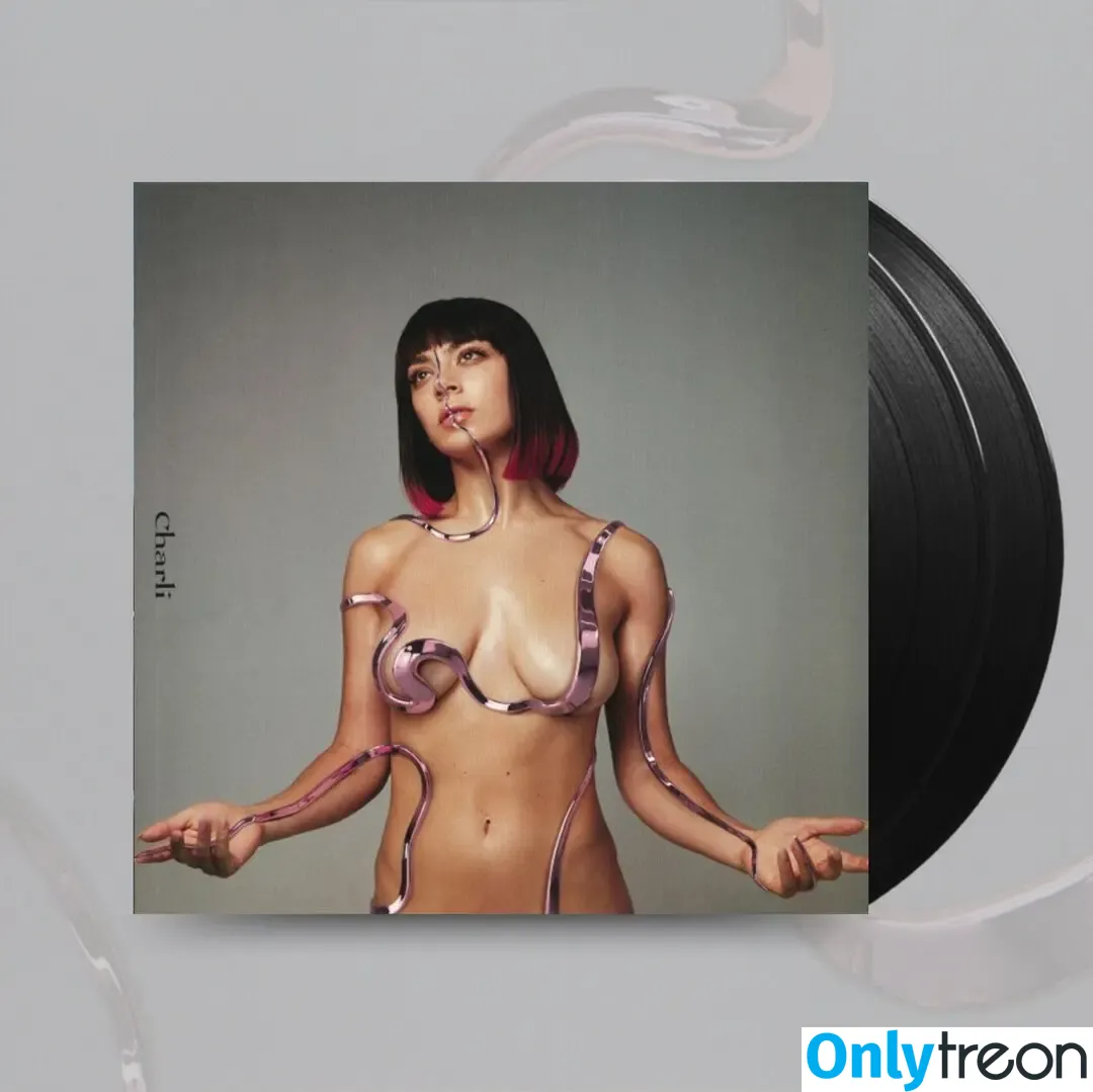 Charli XCX nude photo #3102 (charli_xcx / charlignarly)
