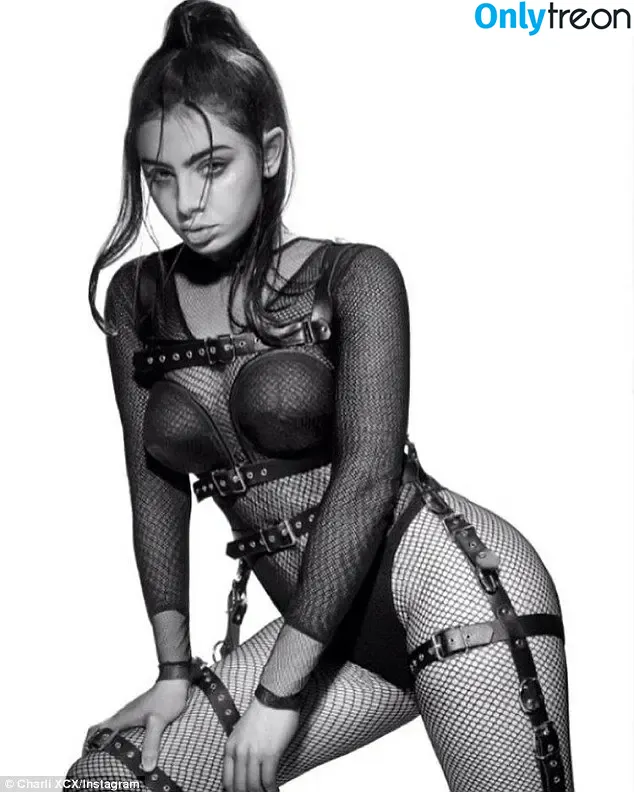 Charli XCX nude photo #3104 (charli_xcx / charlignarly)
