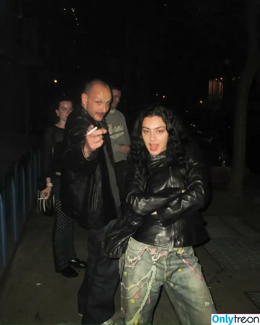 Charli XCX nude photo #3153 (charli_xcx / charlignarly)