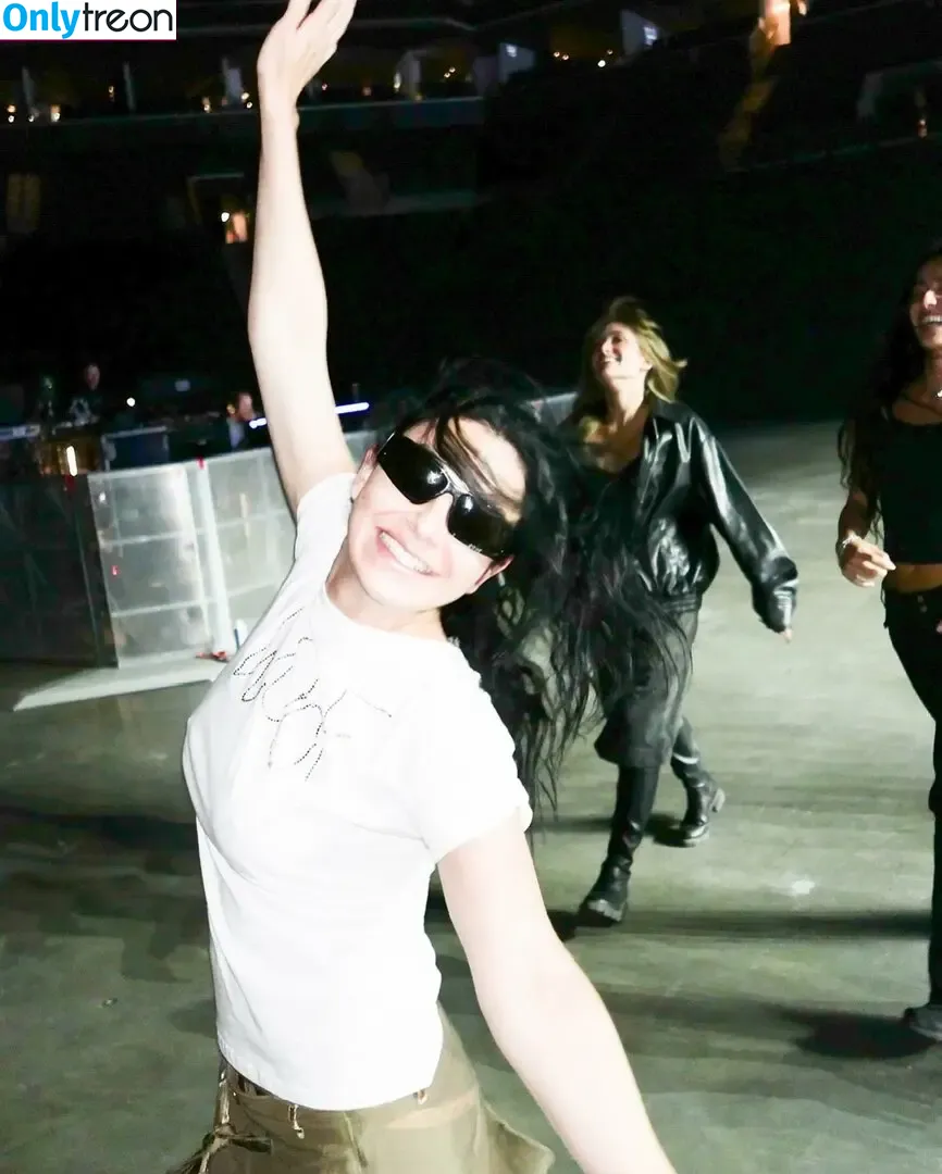 Charli XCX голая photo #3155 (charli_xcx / charlignarly)