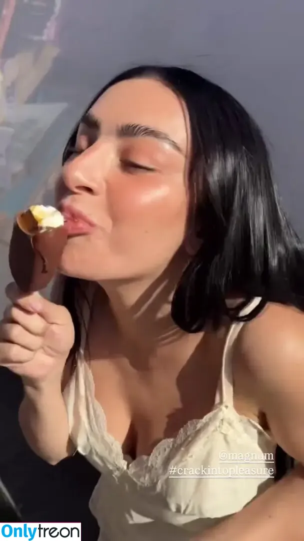 Charli XCX nude photo #3249 (charli_xcx / charlignarly)