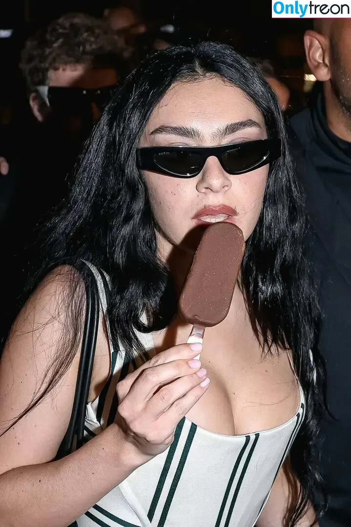 Charli XCX голая photo #3269 (charli_xcx / charlignarly)