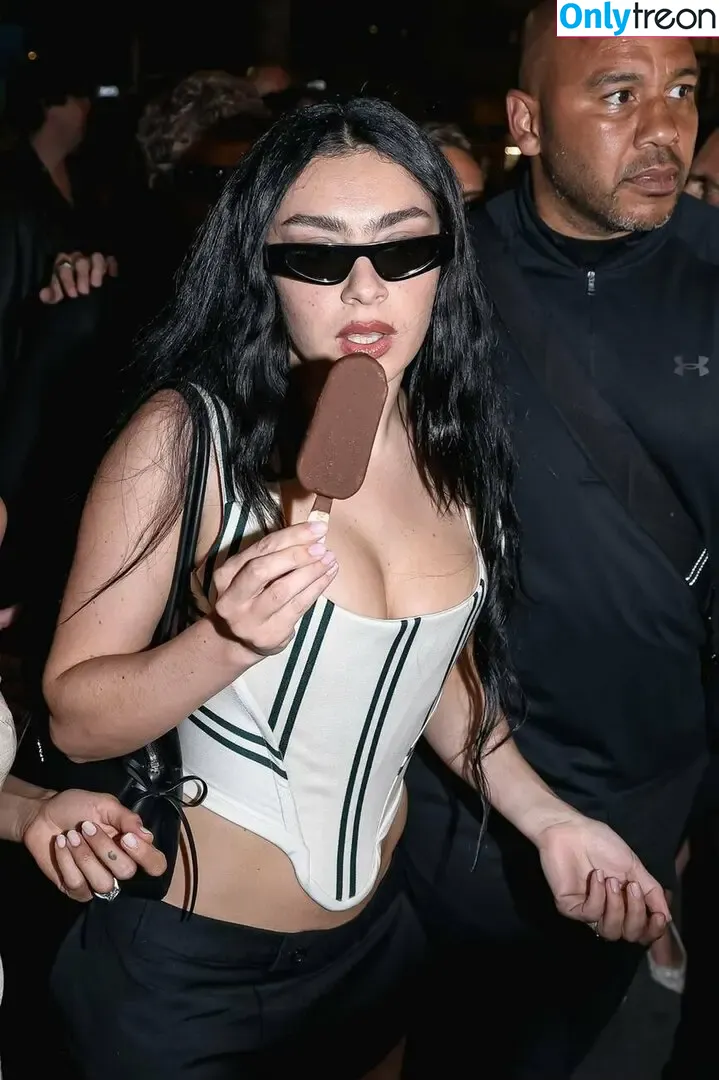 Charli XCX голая photo #3271 (charli_xcx / charlignarly)