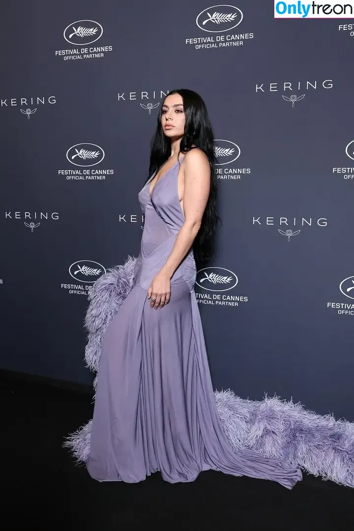 Charli XCX голая photo #3297 (charli_xcx / charlignarly)