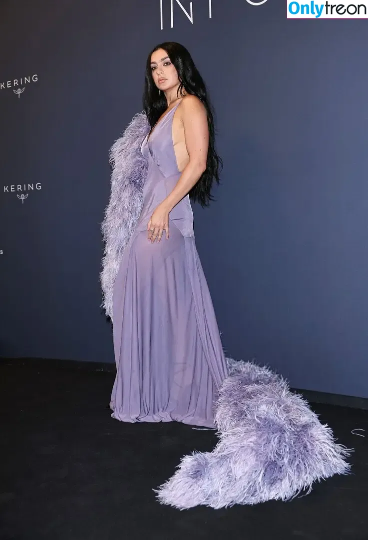 Charli XCX голая photo #3312 (charli_xcx / charlignarly)