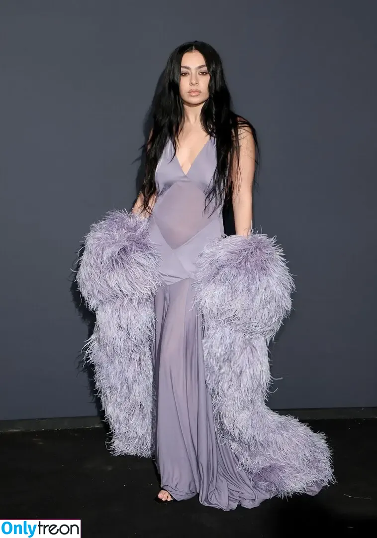 Charli XCX nude photo #3313 (charli_xcx / charlignarly)