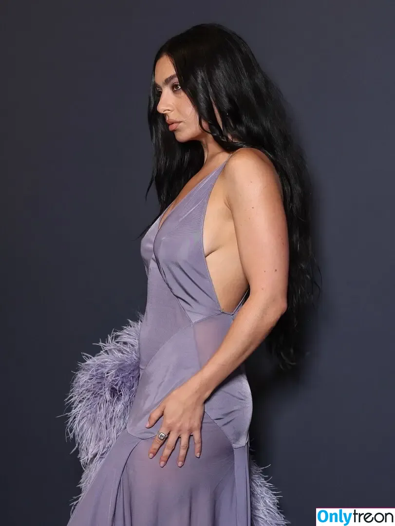 Charli XCX голая photo #3320 (charli_xcx / charlignarly)