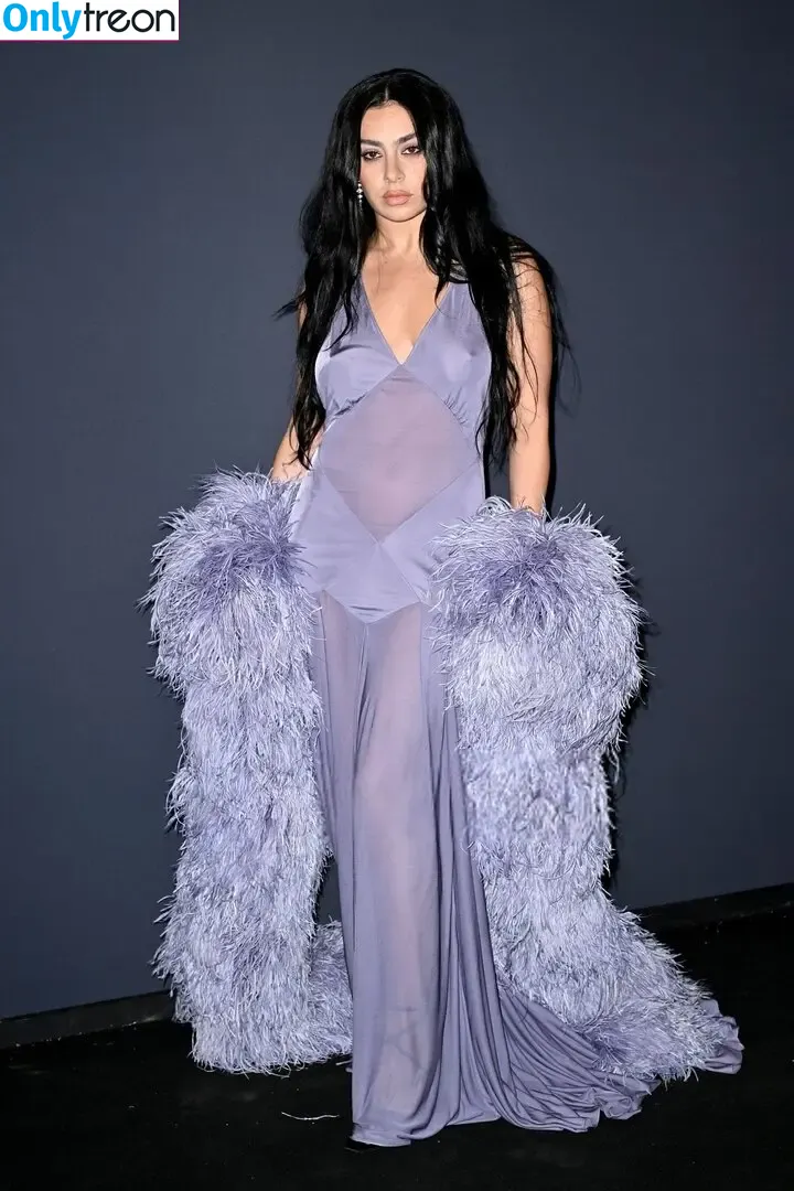 Charli XCX голая photo #3326 (charli_xcx / charlignarly)