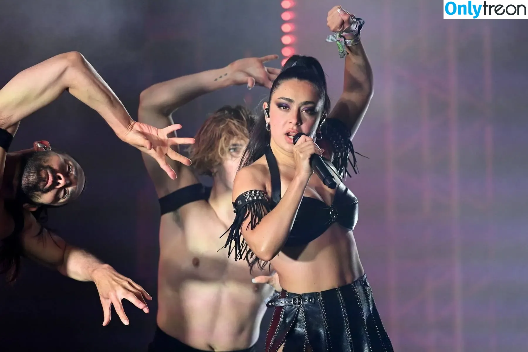 Charli XCX голая photo #3363 (charli_xcx / charlignarly)