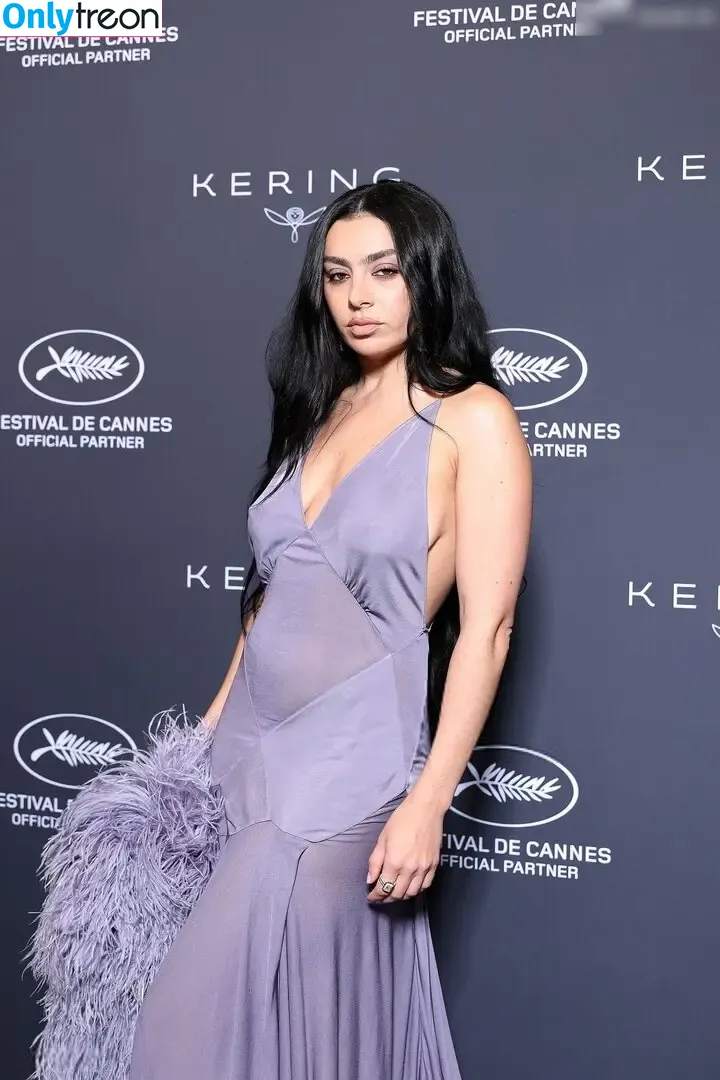 Charli XCX nude photo #3386 (charli_xcx / charlignarly)