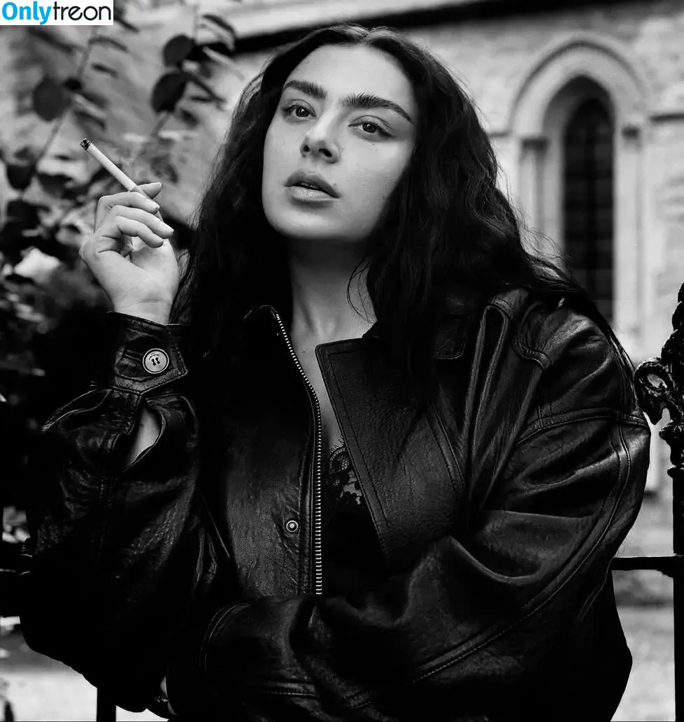 Charli XCX nude photo #3530 (charli_xcx / charlignarly)