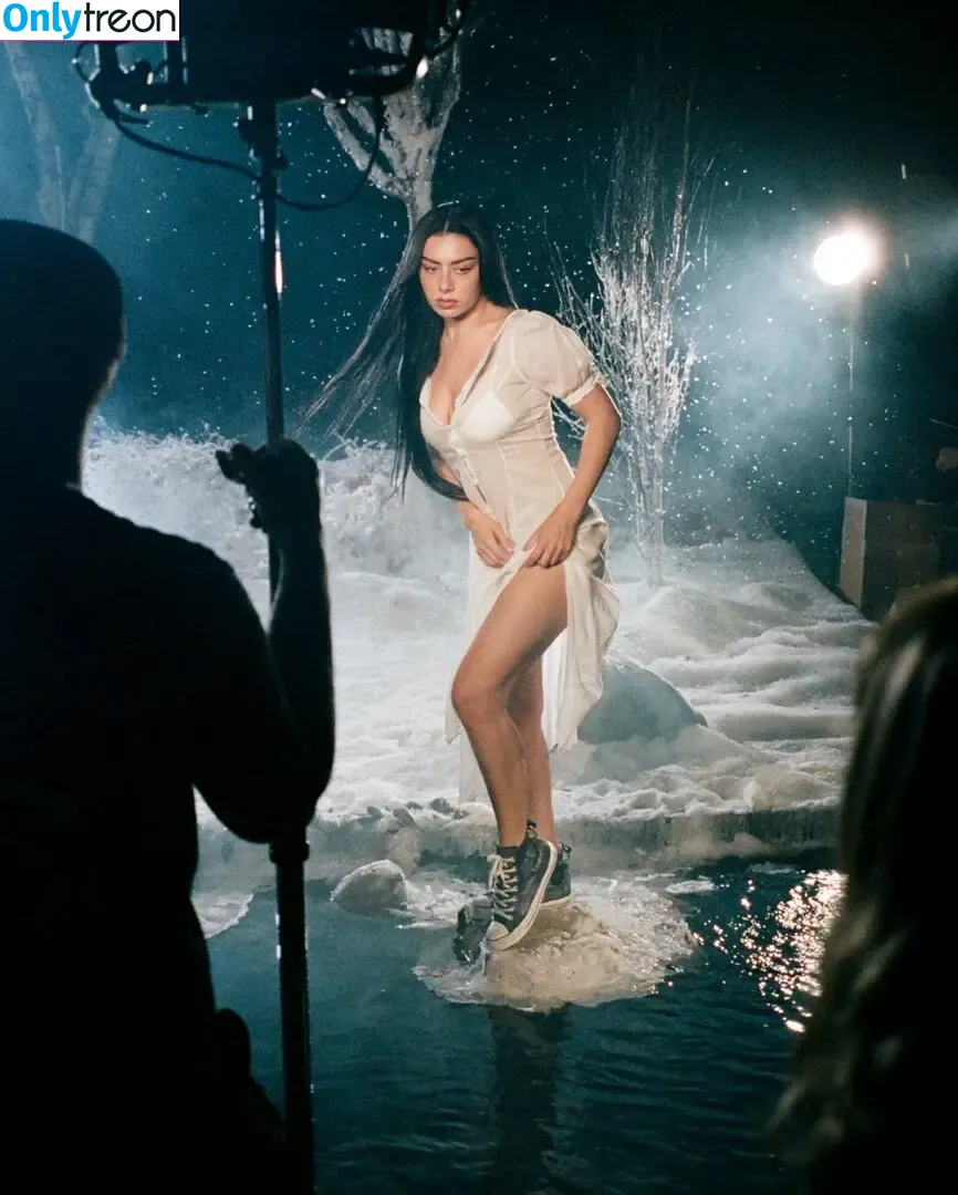 Charli XCX nude photo #3555 (charli_xcx / charlignarly)