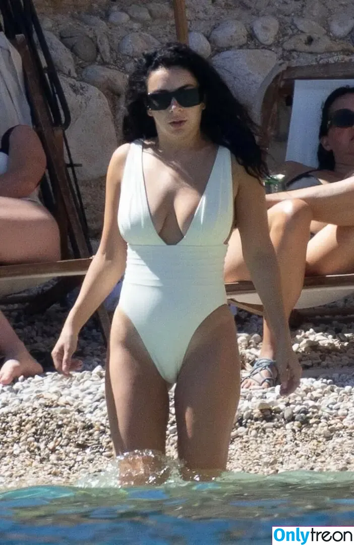 Charli XCX nude photo #3560 (charli_xcx / charlignarly)