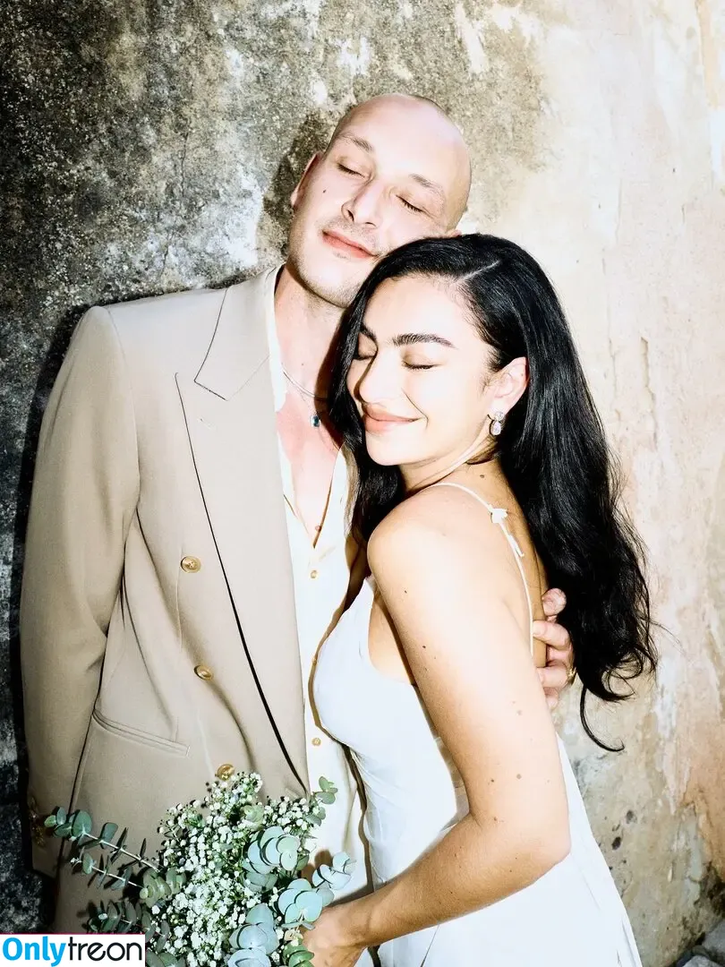 Charli XCX голая photo #3576 (charli_xcx / charlignarly)