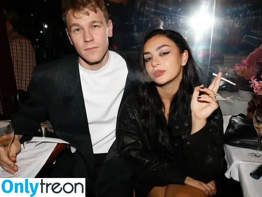 Charli XCX nude photo #3636 (charli_xcx / charlignarly)