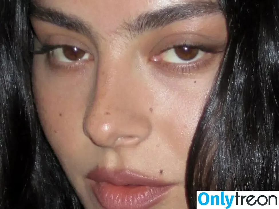 Charli XCX nude photo #3642 (charli_xcx / charlignarly)