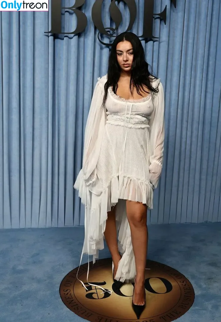 Charli XCX nude photo #3652 (charli_xcx / charlignarly)