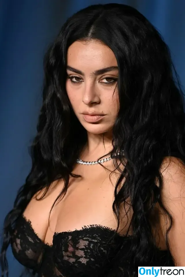 Charli XCX голая photo #3670 (charli_xcx / charlignarly)