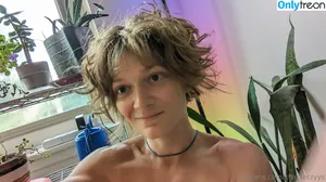 charliecryys / Charlie nude photo #0002