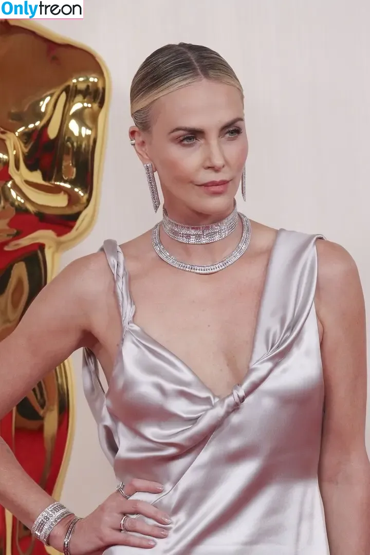 Charlize Theron голая photo #0436 (CharlizeAfrica)