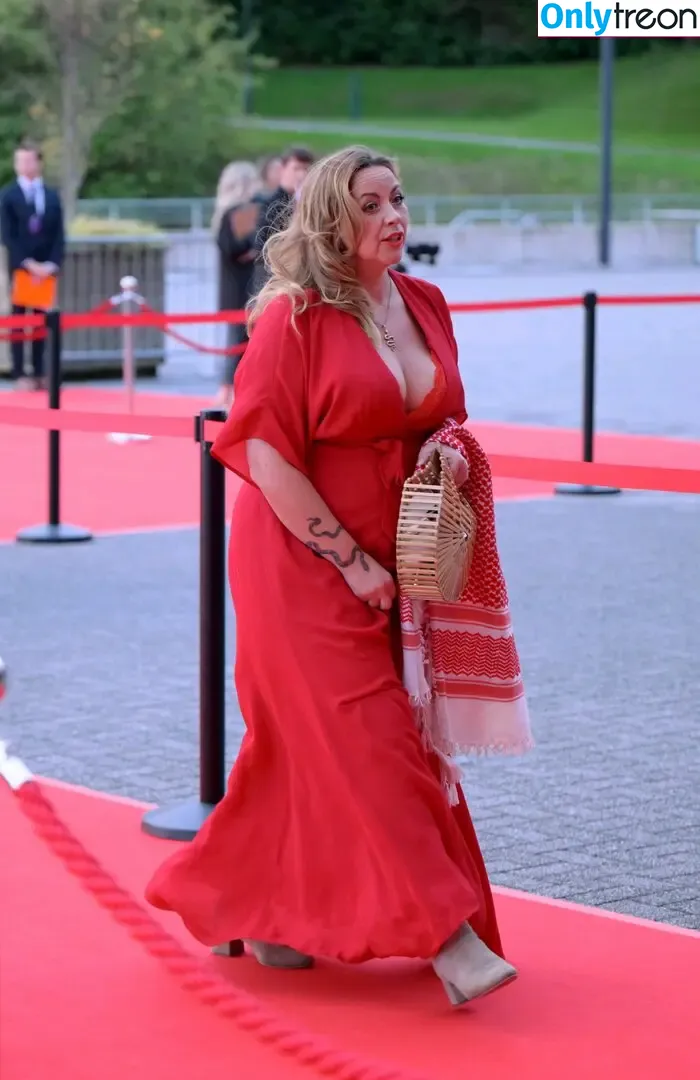 Charlotte Church голая photo #0150 (therealcharlottechurch)