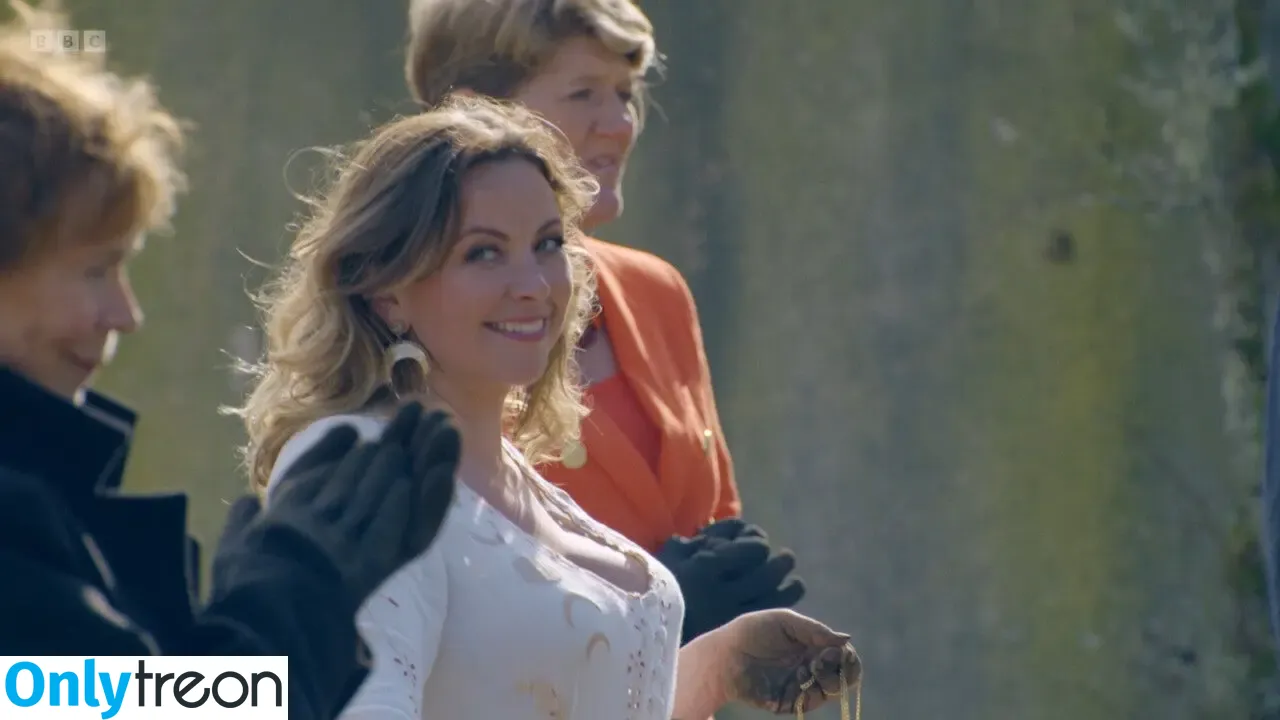 Charlotte Church голая photo #0158 (therealcharlottechurch)