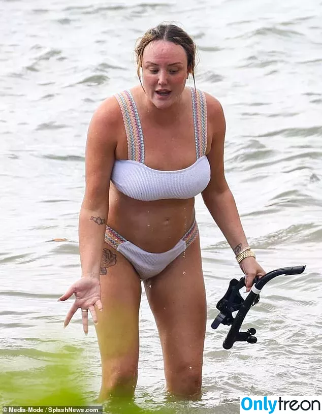 Charlotte Crosby голая photo #0021 (charlottegshore)