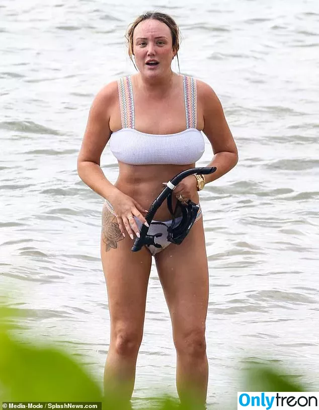 Charlotte Crosby голая photo #0023 (charlottegshore)