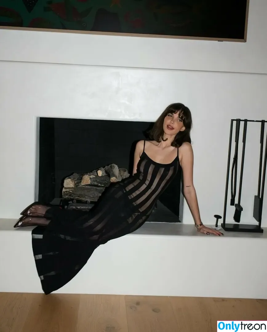Charlotte Dalessio nude photo #0005 (Charlottedalessio)