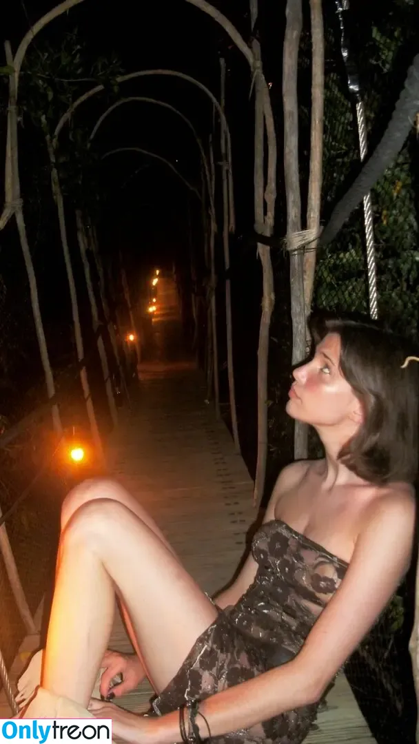 Charlotte Dalessio nude photo #0017 (Charlottedalessio)