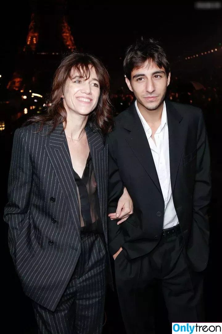 Charlotte Gainsbourg голая photo #0149 (cgainsbourg / charlottegainsbourg)